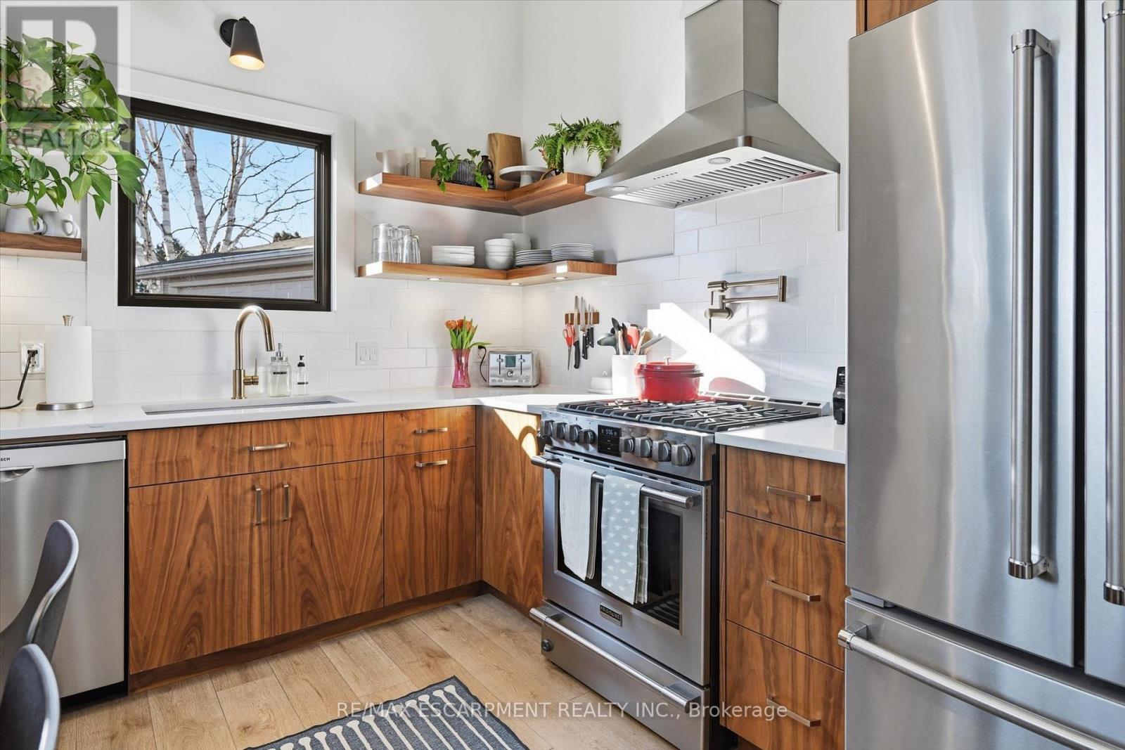 11 Sandlyn Court, Hamilton, Ontario  L8H 2R4 - Photo 9 - X12901040