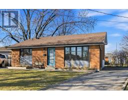 11 SANDLYN COURT, Hamilton, Ontario