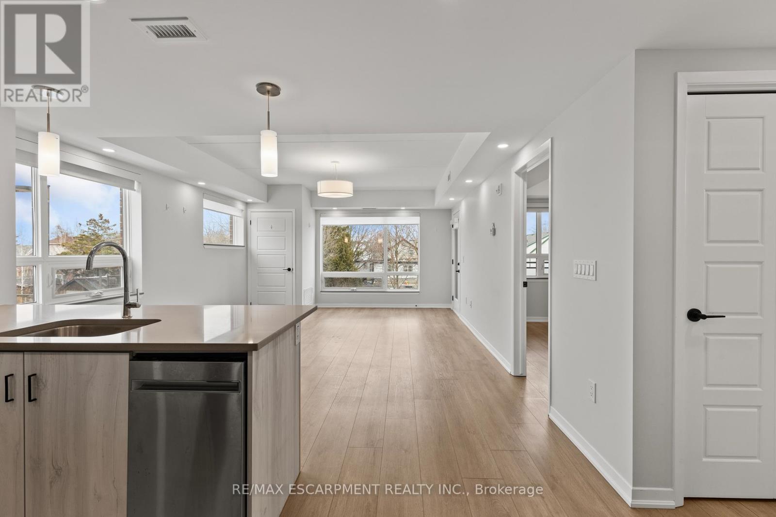 211 - 3998 Victoria Avenue, Lincoln, Ontario  L0R 2C0 - Photo 8 - X12901054