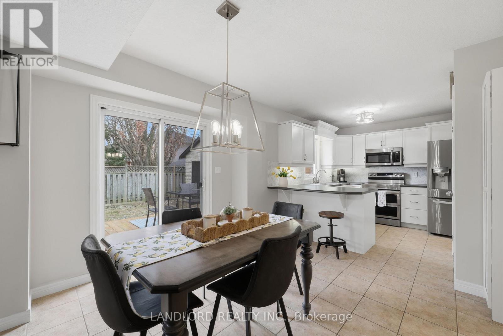 16 Windemere Place, St. Thomas, Ontario  N5R 6H3 - Photo 12 - X12901200