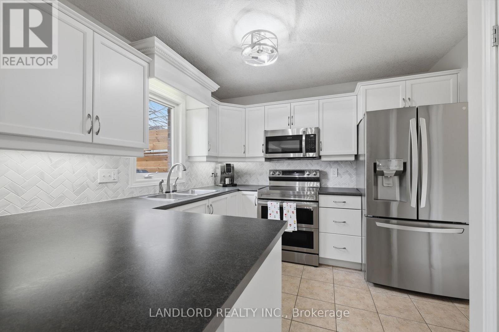 16 Windemere Place, St. Thomas, Ontario  N5R 6H3 - Photo 13 - X12901200