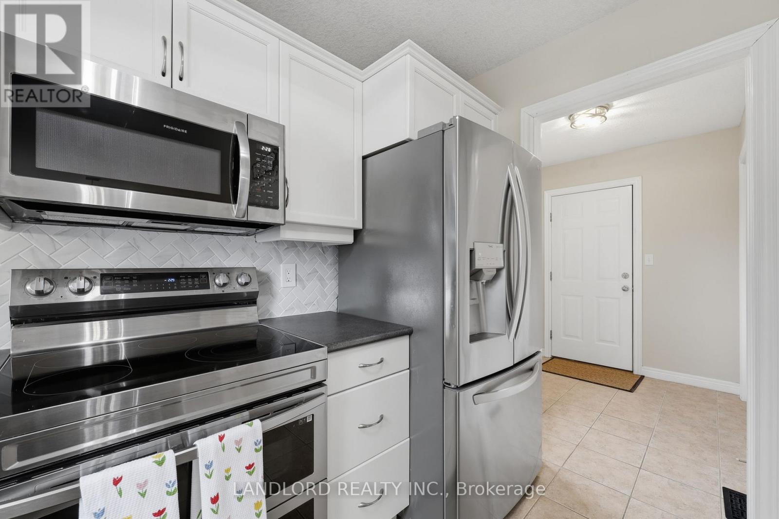 16 Windemere Place, St. Thomas, Ontario  N5R 6H3 - Photo 15 - X12901200