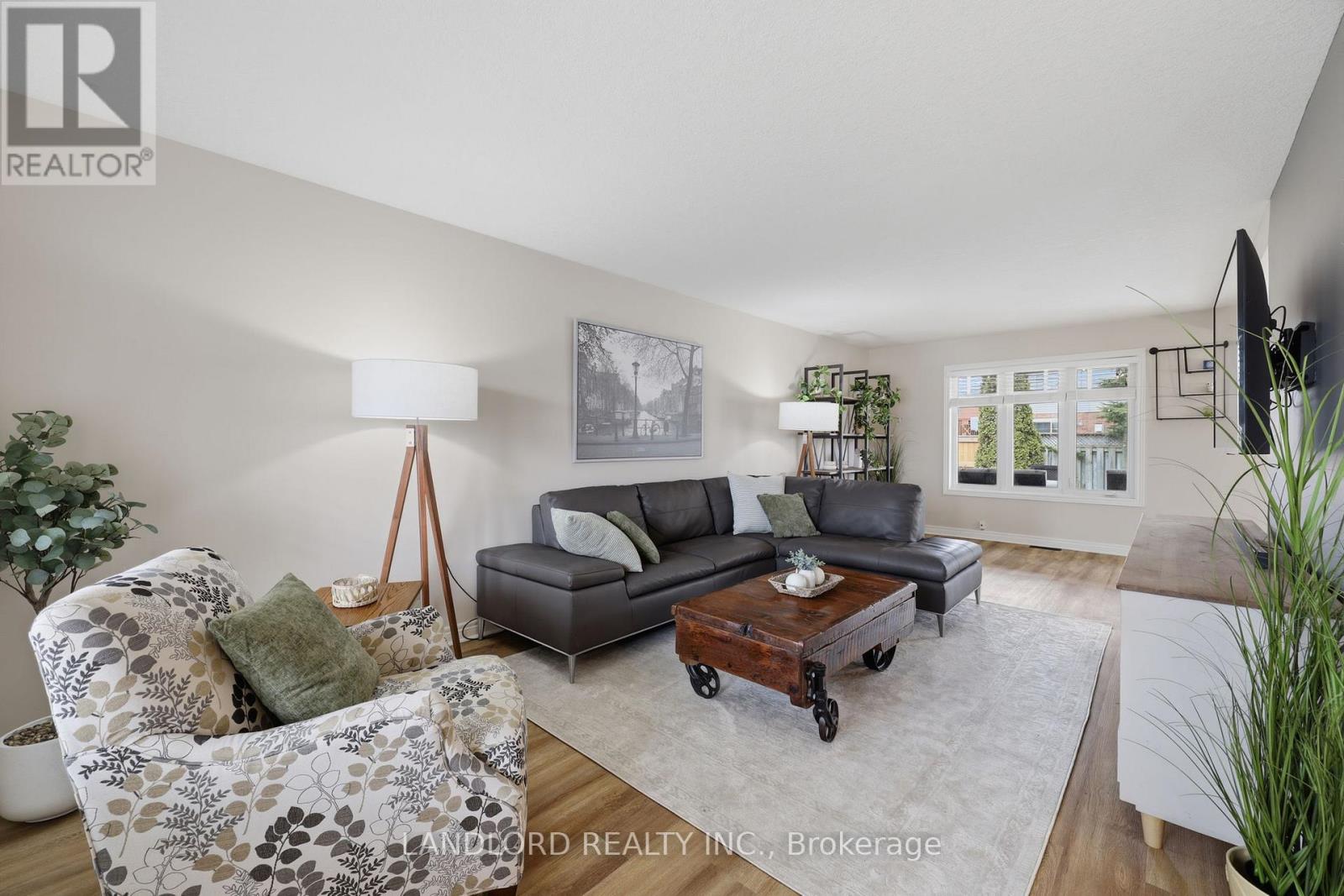 16 Windemere Place, St. Thomas, Ontario  N5R 6H3 - Photo 5 - X12901200