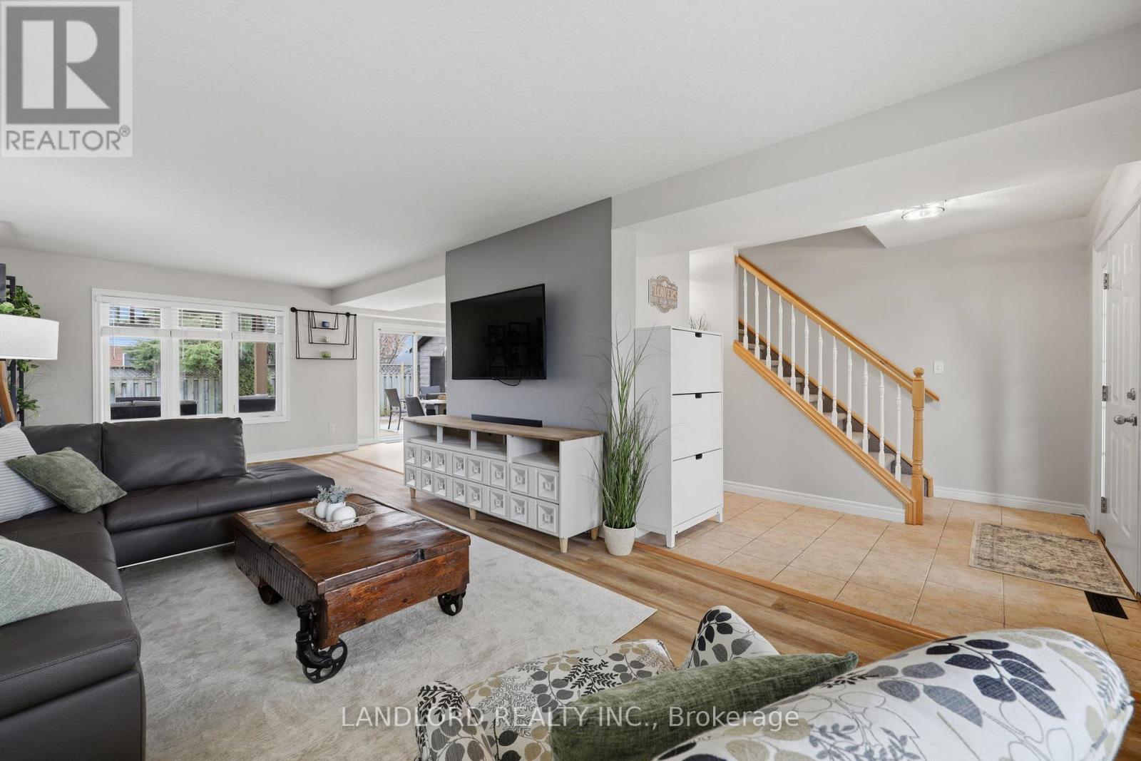 16 Windemere Place, St. Thomas, Ontario  N5R 6H3 - Photo 6 - X12901200