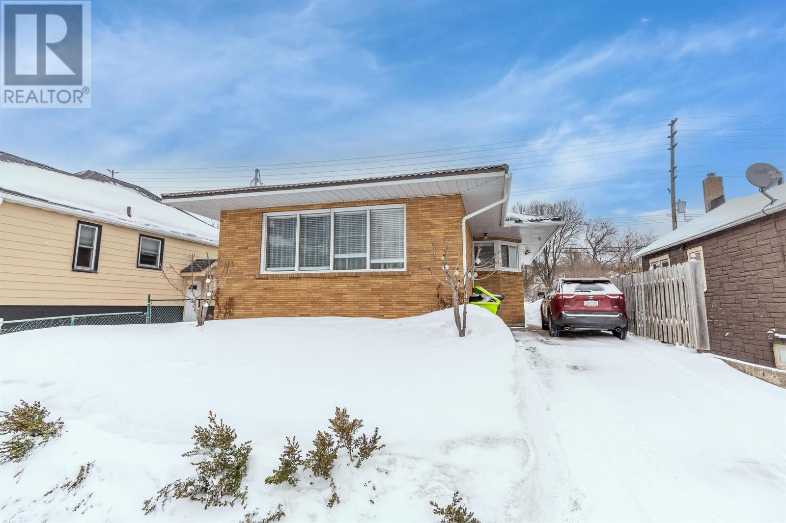 920 Wellington St E, Sault Ste. Marie, Ontario  P6A 2N5 - Photo 2 - SM260481