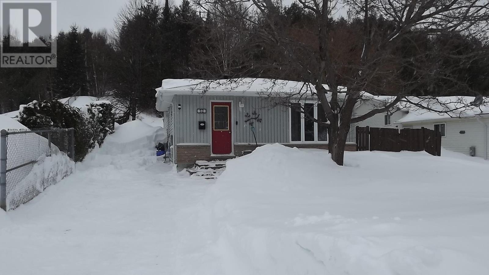 52 Hergott Ave, Elliot Lake, Ontario  P5A 3A8 - Photo 1 - SM260500