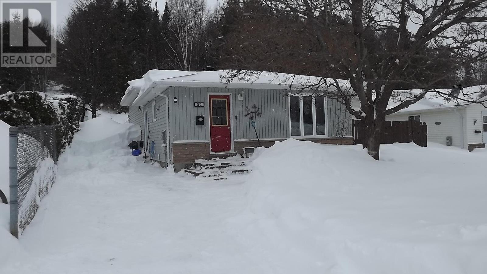 52 Hergott Ave, Elliot Lake, Ontario  P5A 3A8 - Photo 2 - SM260500