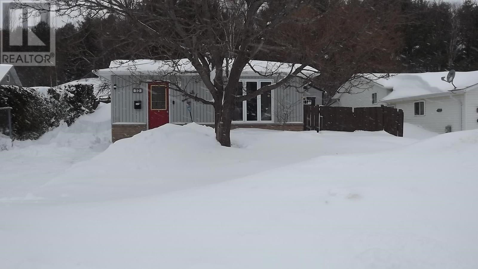 52 Hergott Ave, Elliot Lake, Ontario  P5A 3A8 - Photo 3 - SM260500