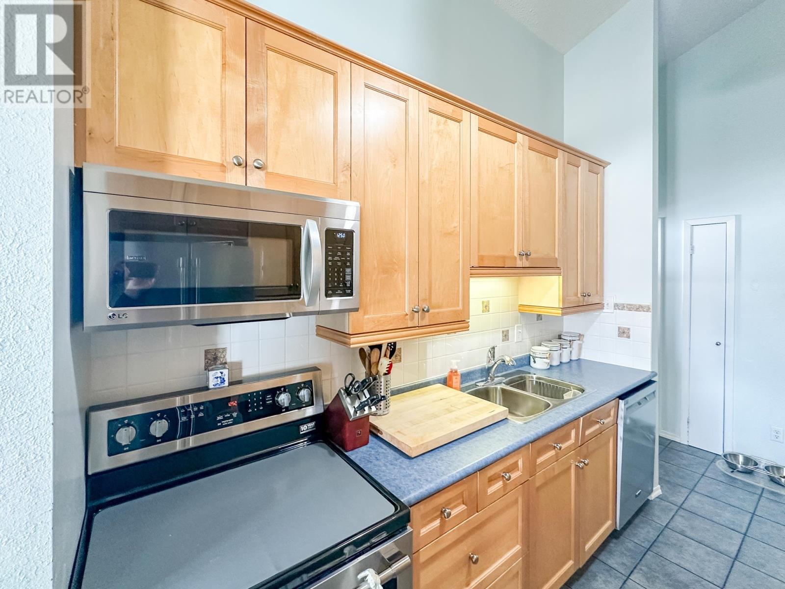 316 May Avenue, Kenora, Ontario  P0X 1C0 - Photo 11 - TB2600391