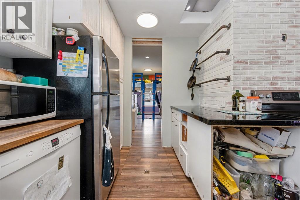 215 5 Avenue SE, Three Hills, Alberta  T0M 2A0 - Photo 9 - A2283626