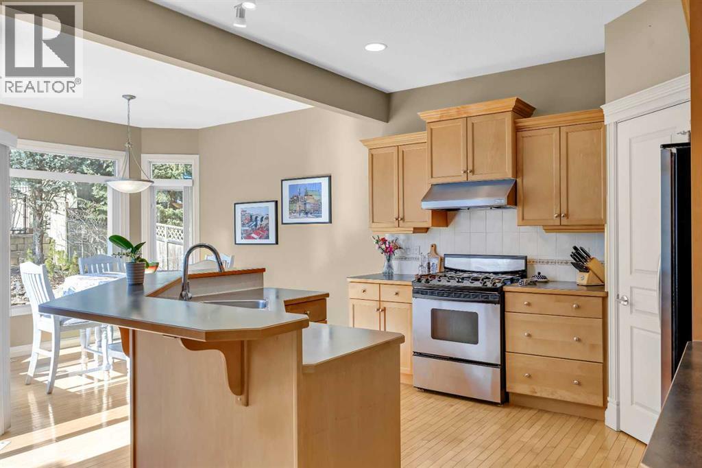 97 Strathridge Close Sw, Calgary, Alberta  T3H 4J3 - Photo 12 - A2294102