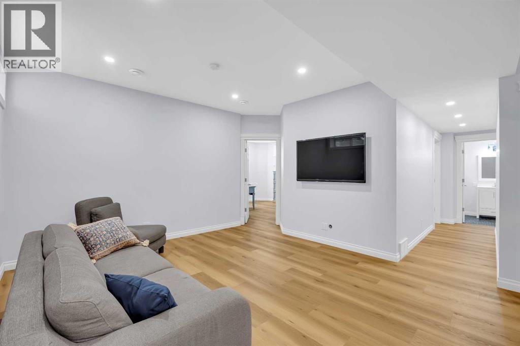 97 Strathridge Close Sw, Calgary, Alberta  T3H 4J3 - Photo 36 - A2294102