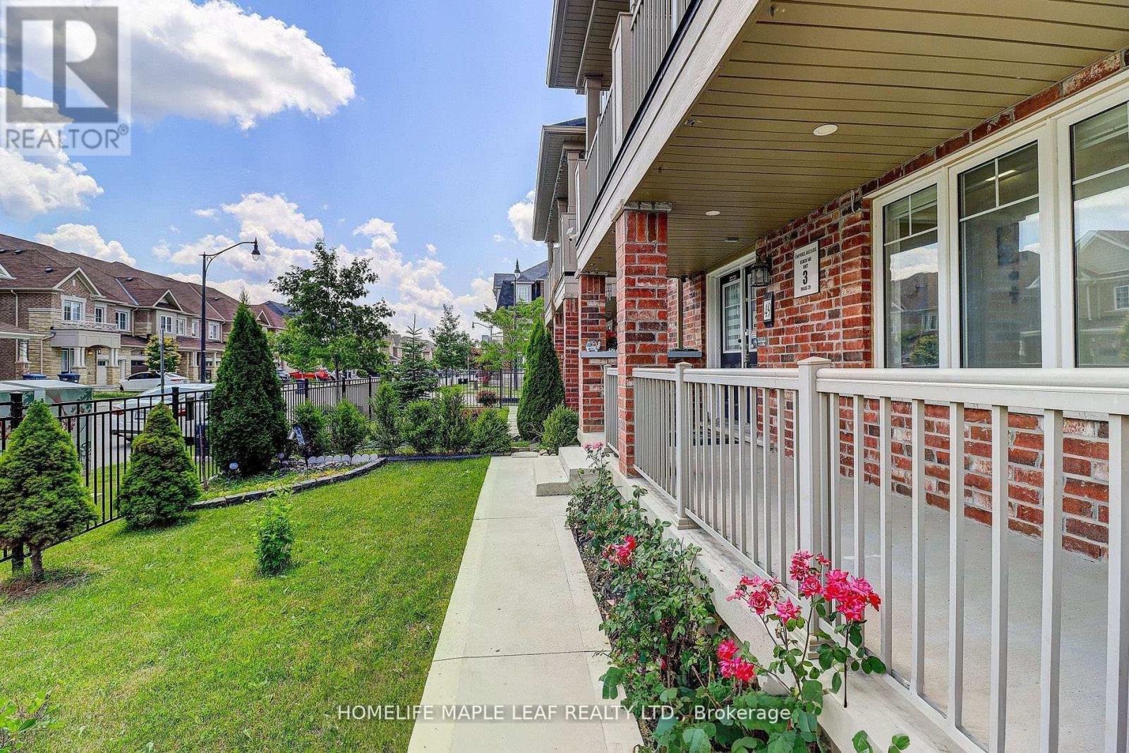 49 Golden Springs Drive, Brampton, Ontario  L7A 4N7 - Photo 4 - W12900746