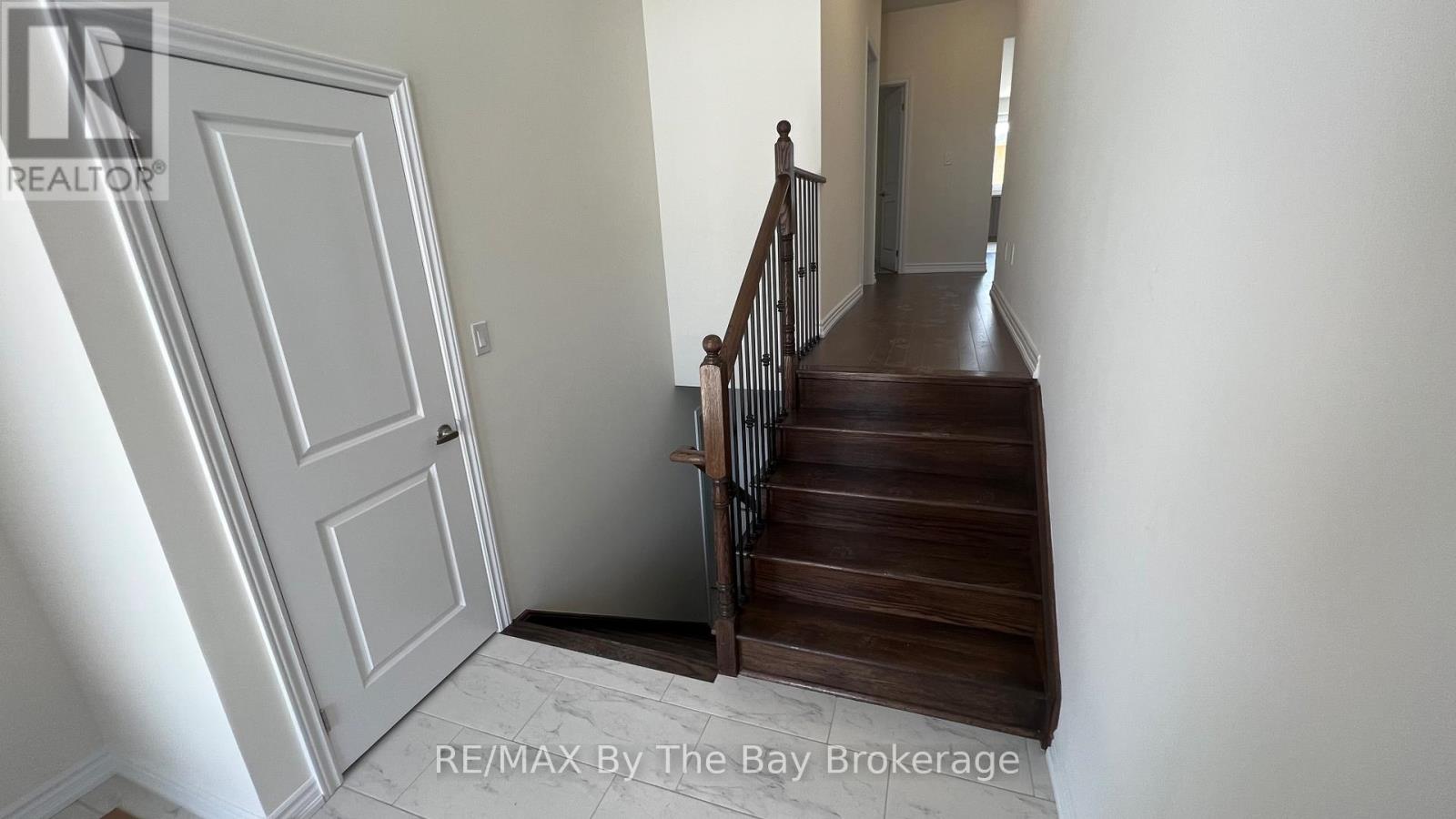 7 Rosanne Circle, Wasaga Beach, Ontario  L9Z 0N4 - Photo 5 - S12901240