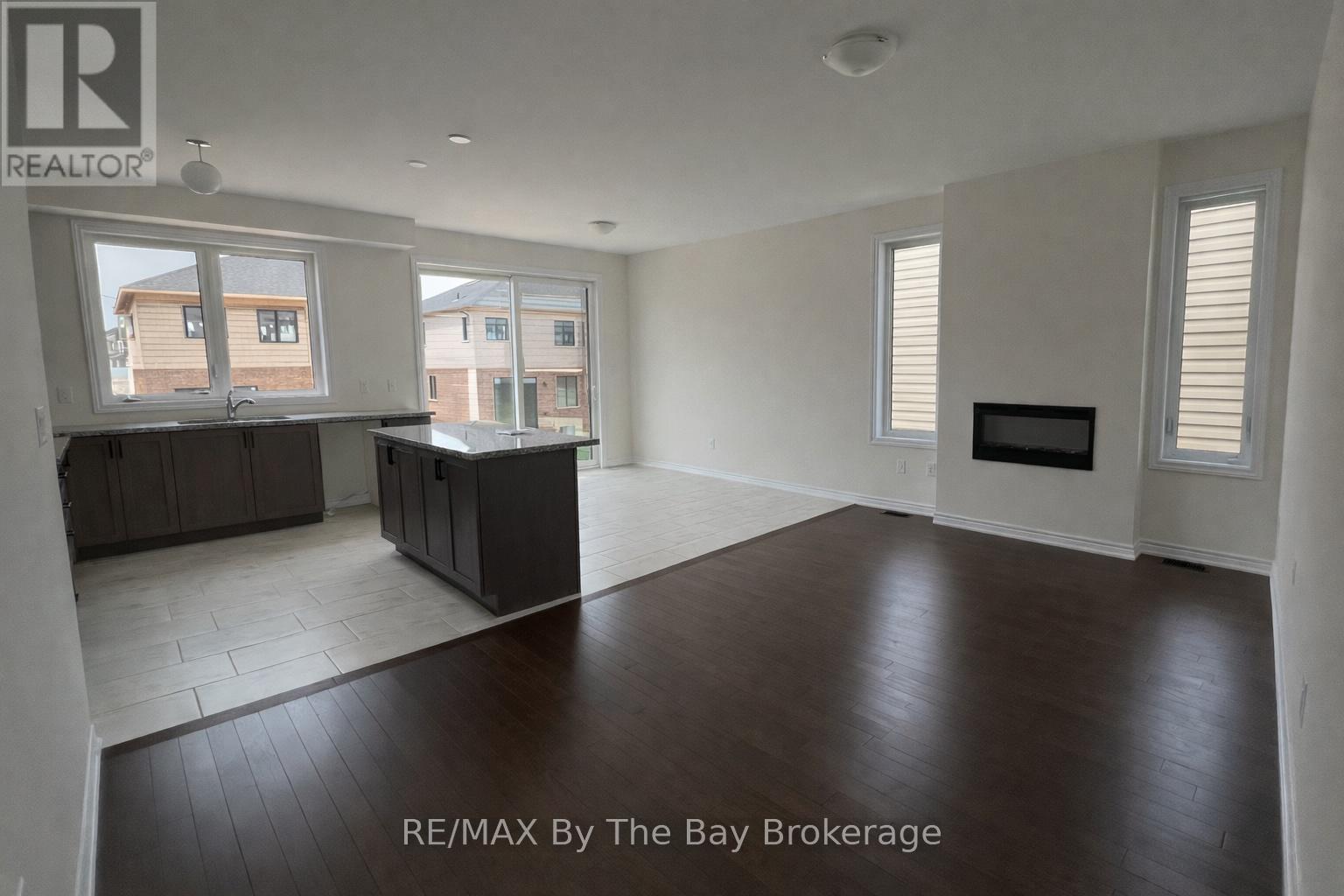 7 Rosanne Circle, Wasaga Beach, Ontario  L9Z 0N4 - Photo 7 - S12901240