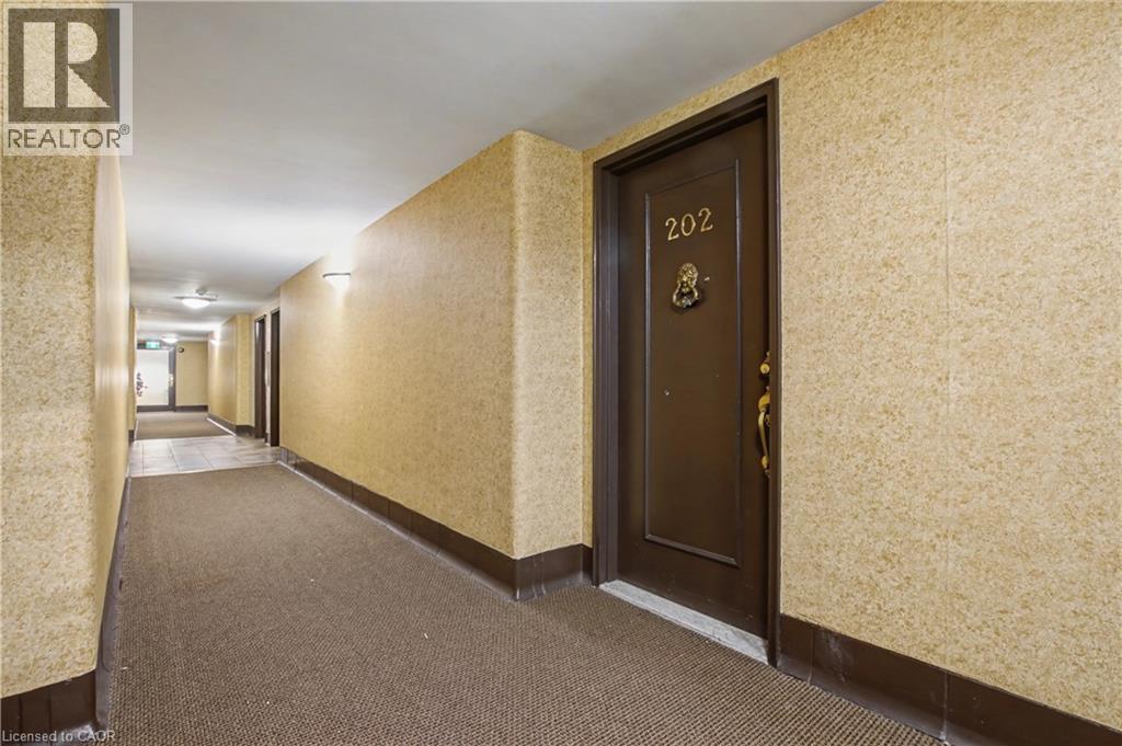 45 Westmount Road N Unit# 202, Waterloo, Ontario  N2L 2R3 - Photo 7 - 40813343