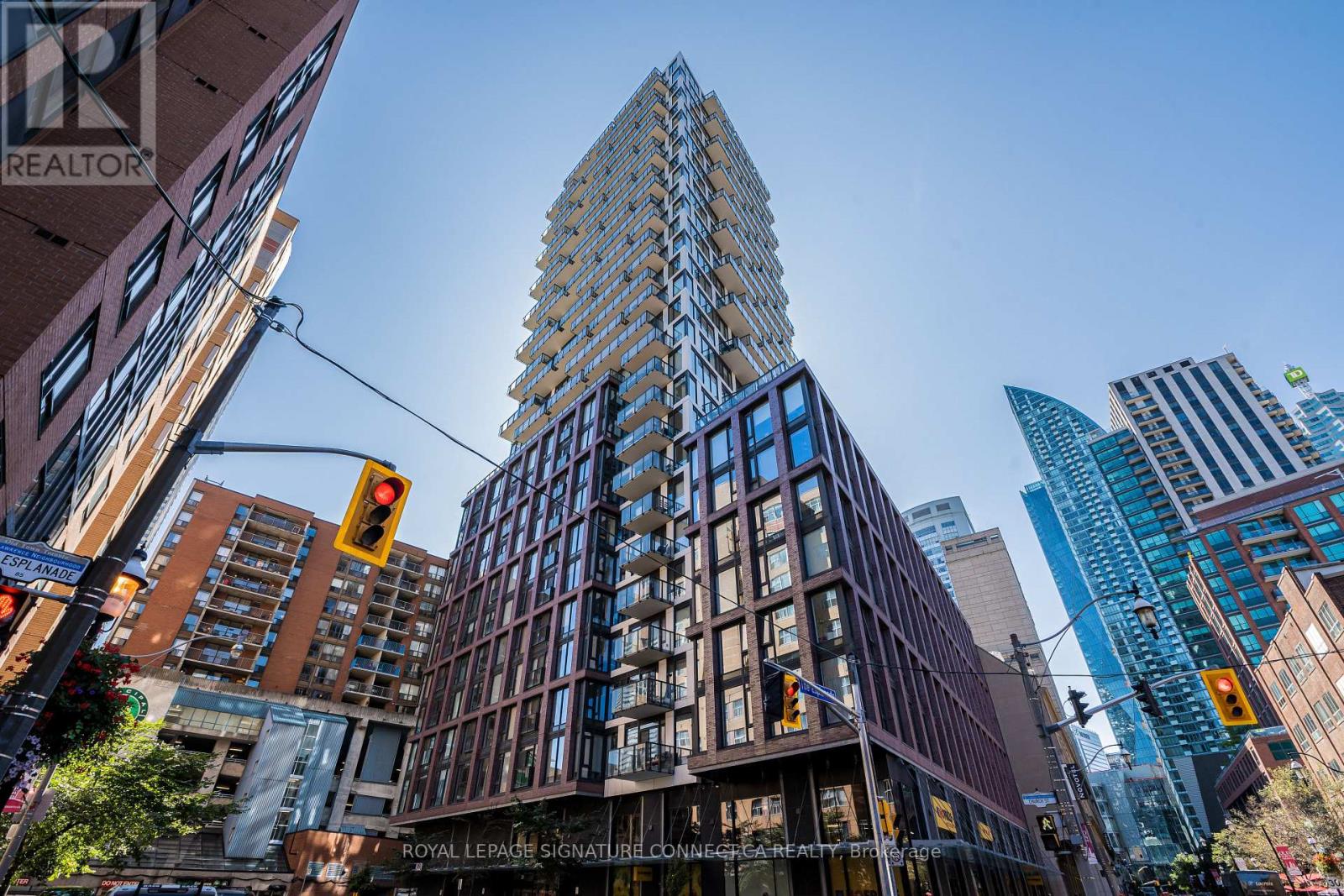 <div class="slider-price">$1,525,000</div><p>2703 - 2a Church Street, Toronto, Ontario</p>