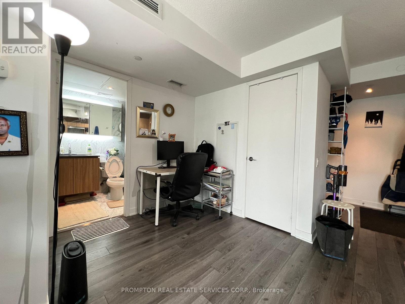 1505 - 70 Queens Wharf Road, Toronto, Ontario  M5V 0J2 - Photo 9 - C12901254