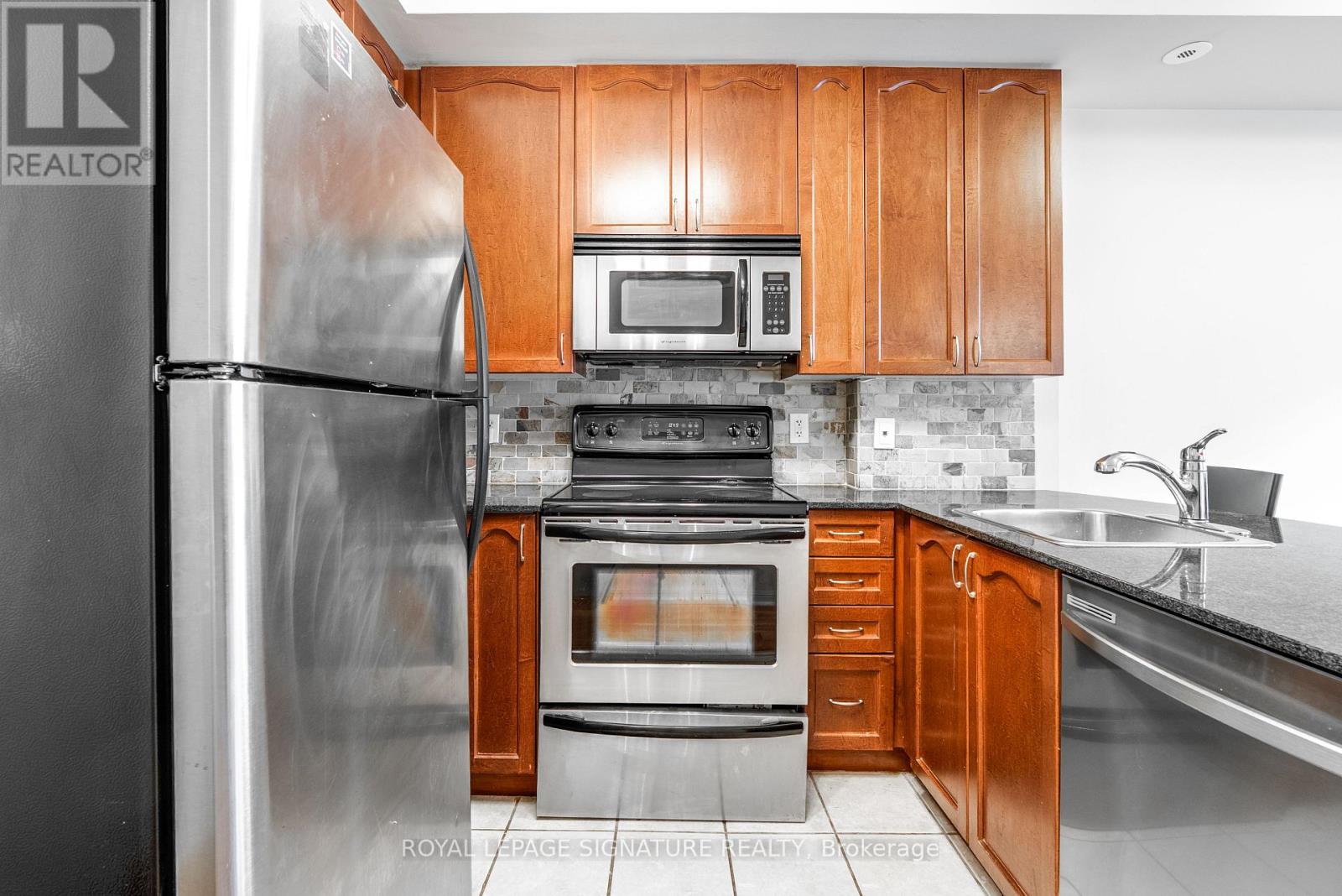 Th21 - 68 Carr Street, Toronto, Ontario  M5T 1B7 - Photo 3 - C12901276