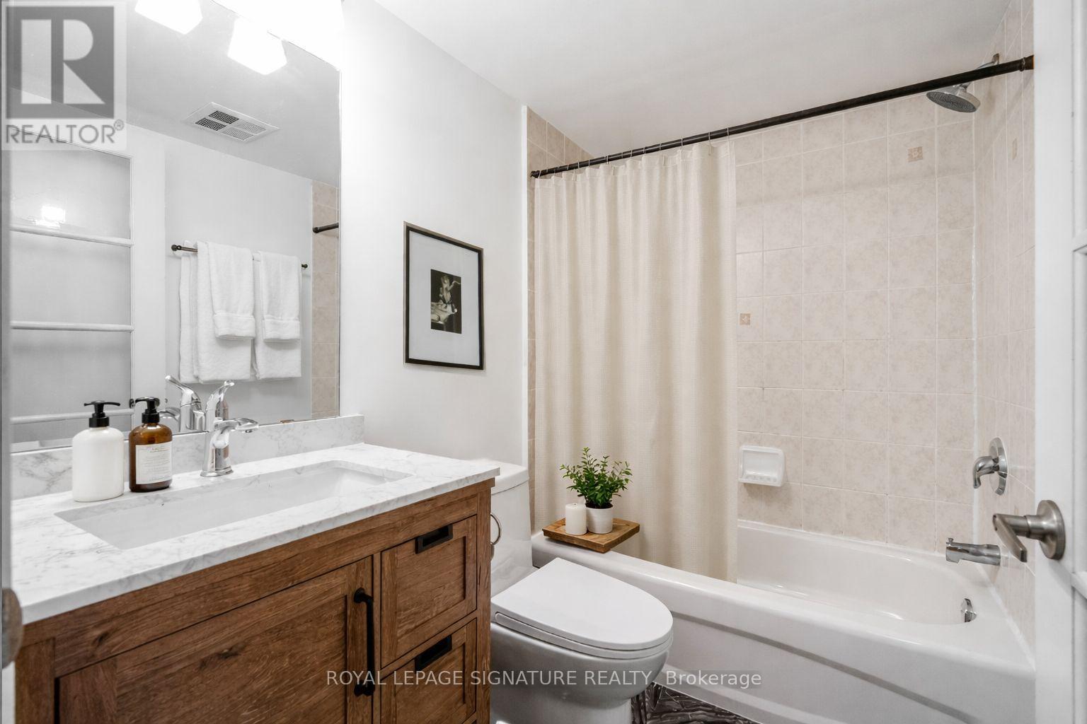 Th21 - 68 Carr Street, Toronto, Ontario  M5T 1B7 - Photo 6 - C12901276