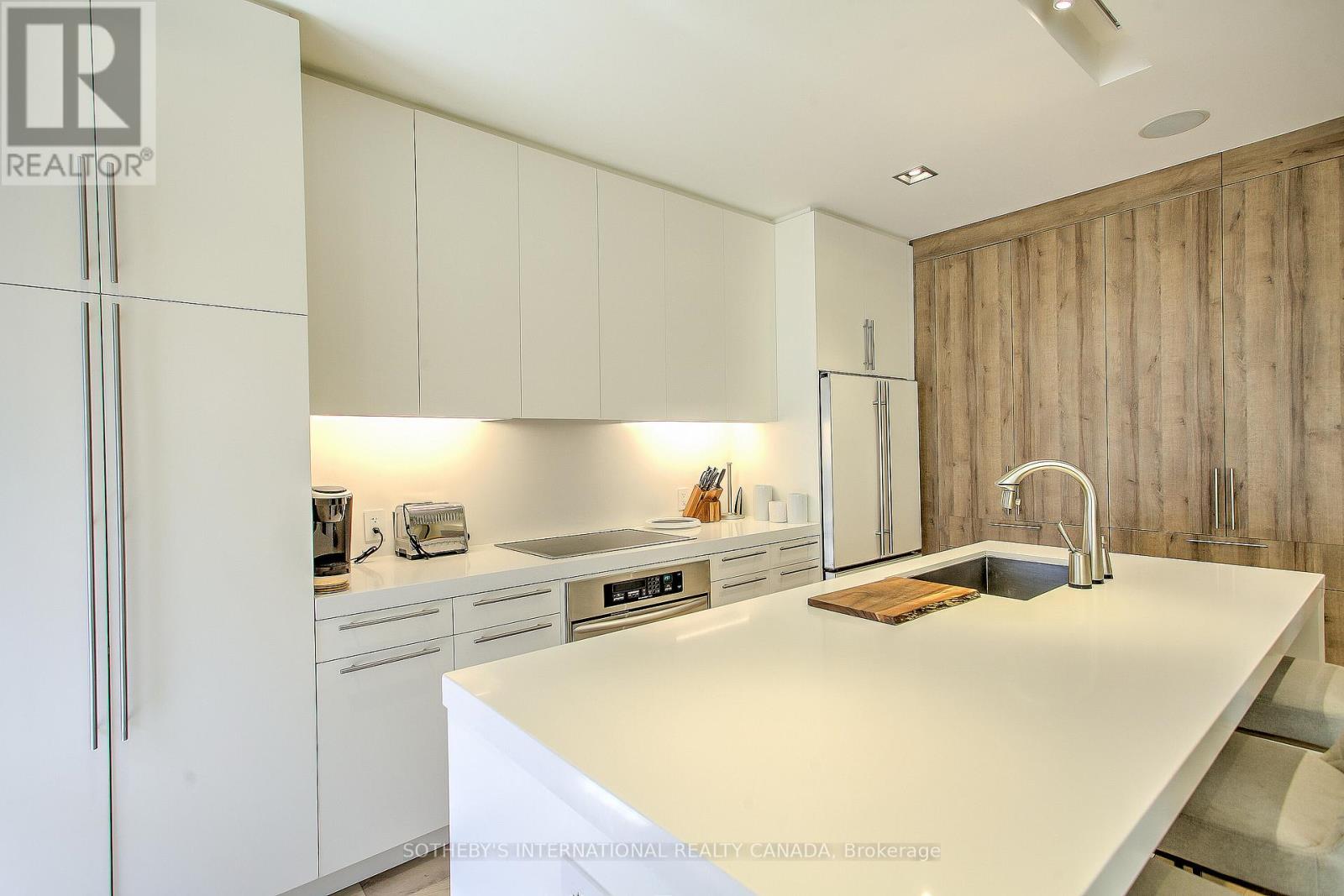 2101 - 20 Blue Jays Way, Toronto, Ontario  M5V 3W6 - Photo 10 - C12901290