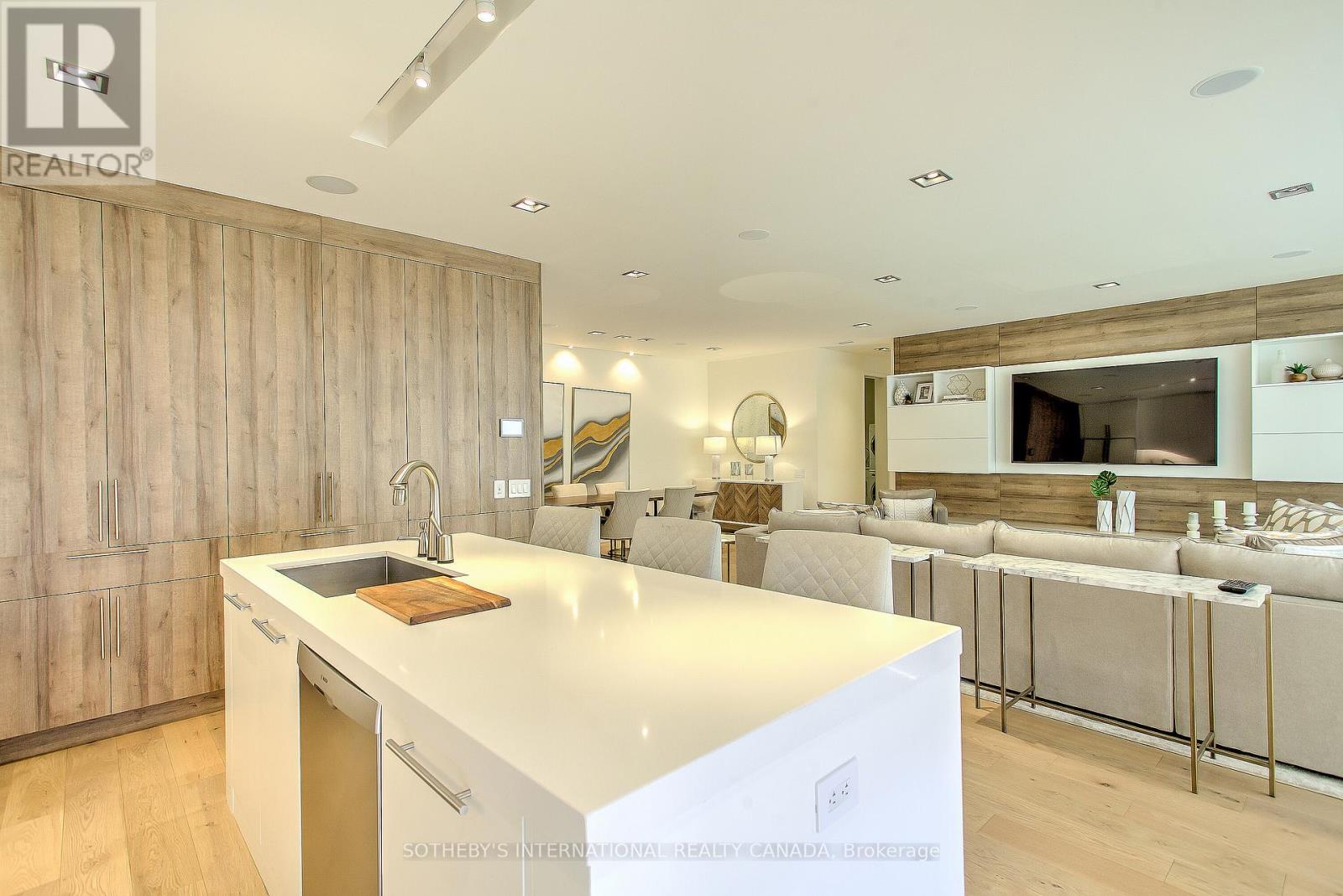 2101 - 20 Blue Jays Way, Toronto, Ontario  M5V 3W6 - Photo 11 - C12901290