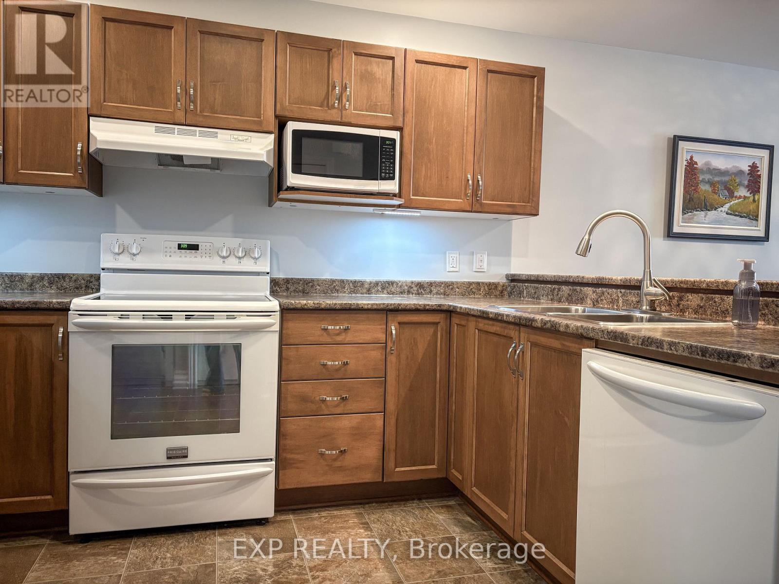 182 Elk Street, Renfrew, Ontario  K7V 1A0 - Photo 5 - X12901220