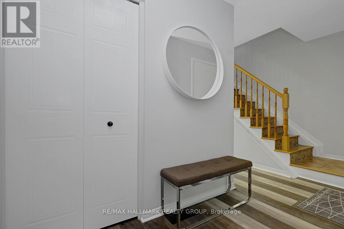 1 Rothbury Crescent, Ottawa, Ontario  K1K 4N4 - Photo 3 - X12901268