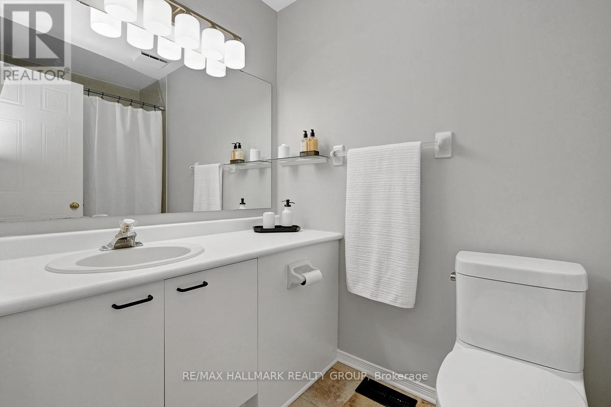 1 Rothbury Crescent, Ottawa, Ontario  K1K 4N4 - Photo 32 - X12901268