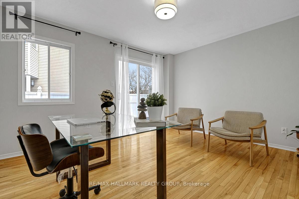 1 Rothbury Crescent, Ottawa, Ontario  K1K 4N4 - Photo 5 - X12901268