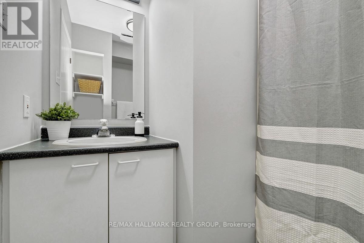 1 Rothbury Crescent, Ottawa, Ontario  K1K 4N4 - Photo 8 - X12901268