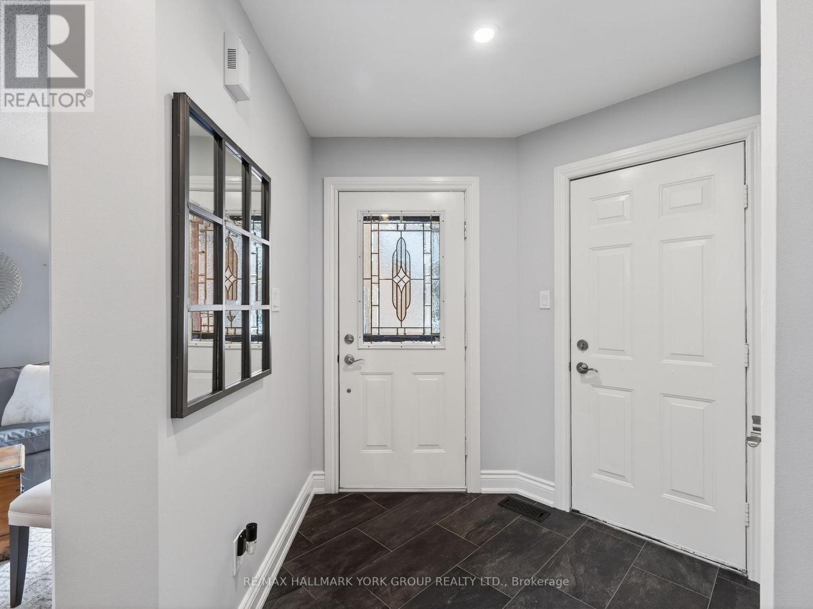 18 Rush Road, Aurora, Ontario  L4G 7G3 - Photo 5 - N12898444