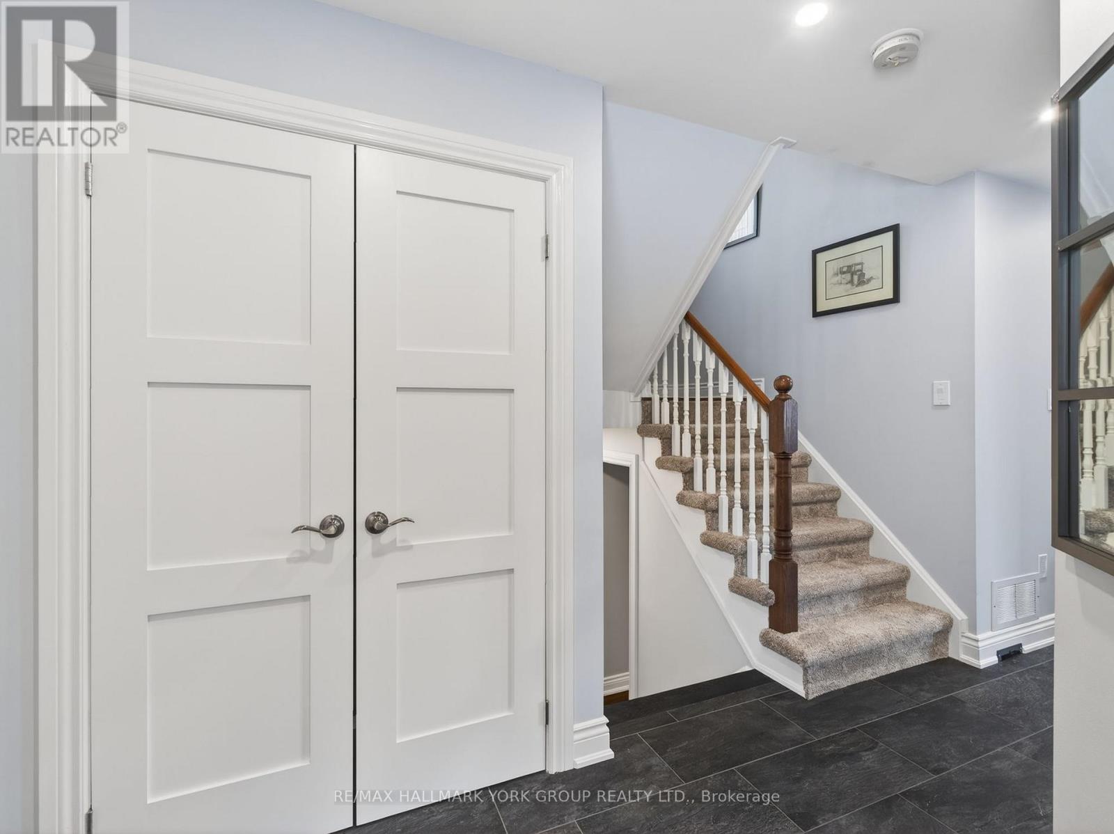 18 Rush Road, Aurora, Ontario  L4G 7G3 - Photo 6 - N12898444