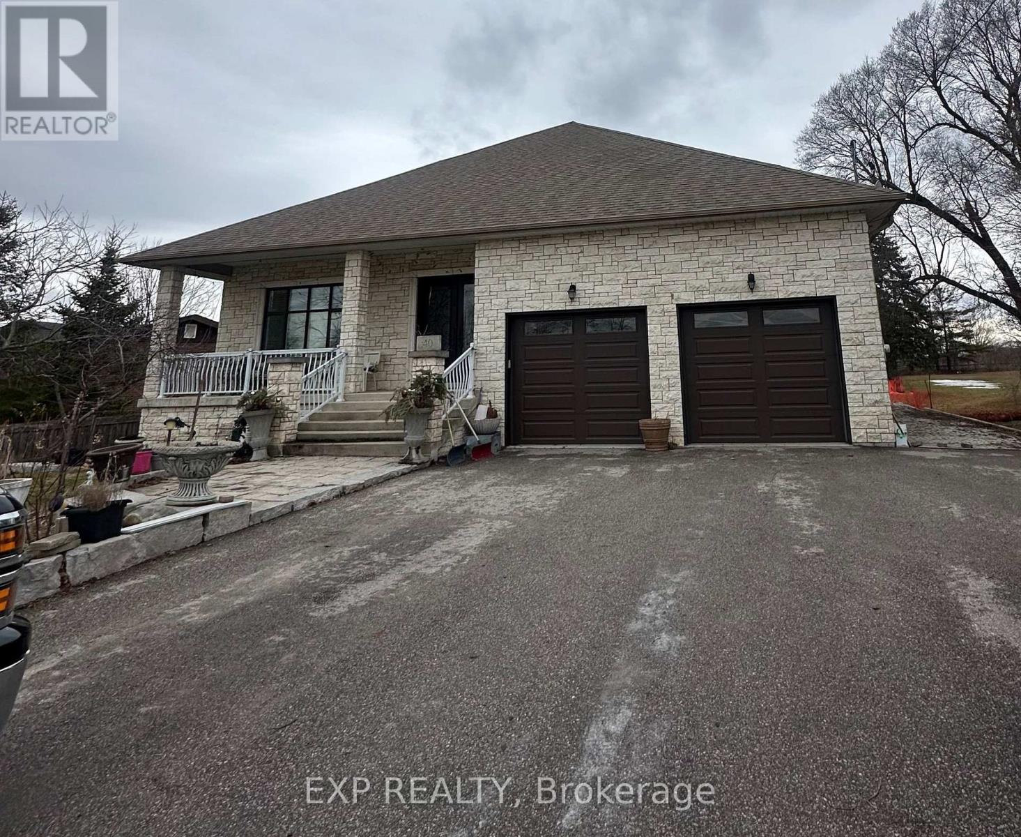 40 SIMMONS STREET, Vaughan, Ontario