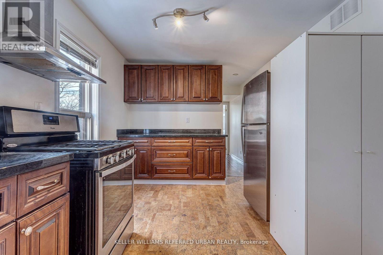 2 - 2976 LAKE SHORE BOULEVARD W, toronto (new toronto), Ontario