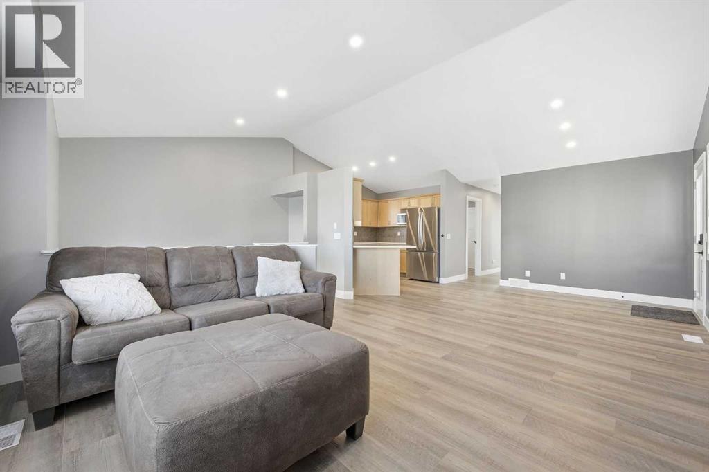 202 Morningside Gardens SW, Airdrie, Alberta  T4B 0C9 - Photo 9 - A2287525