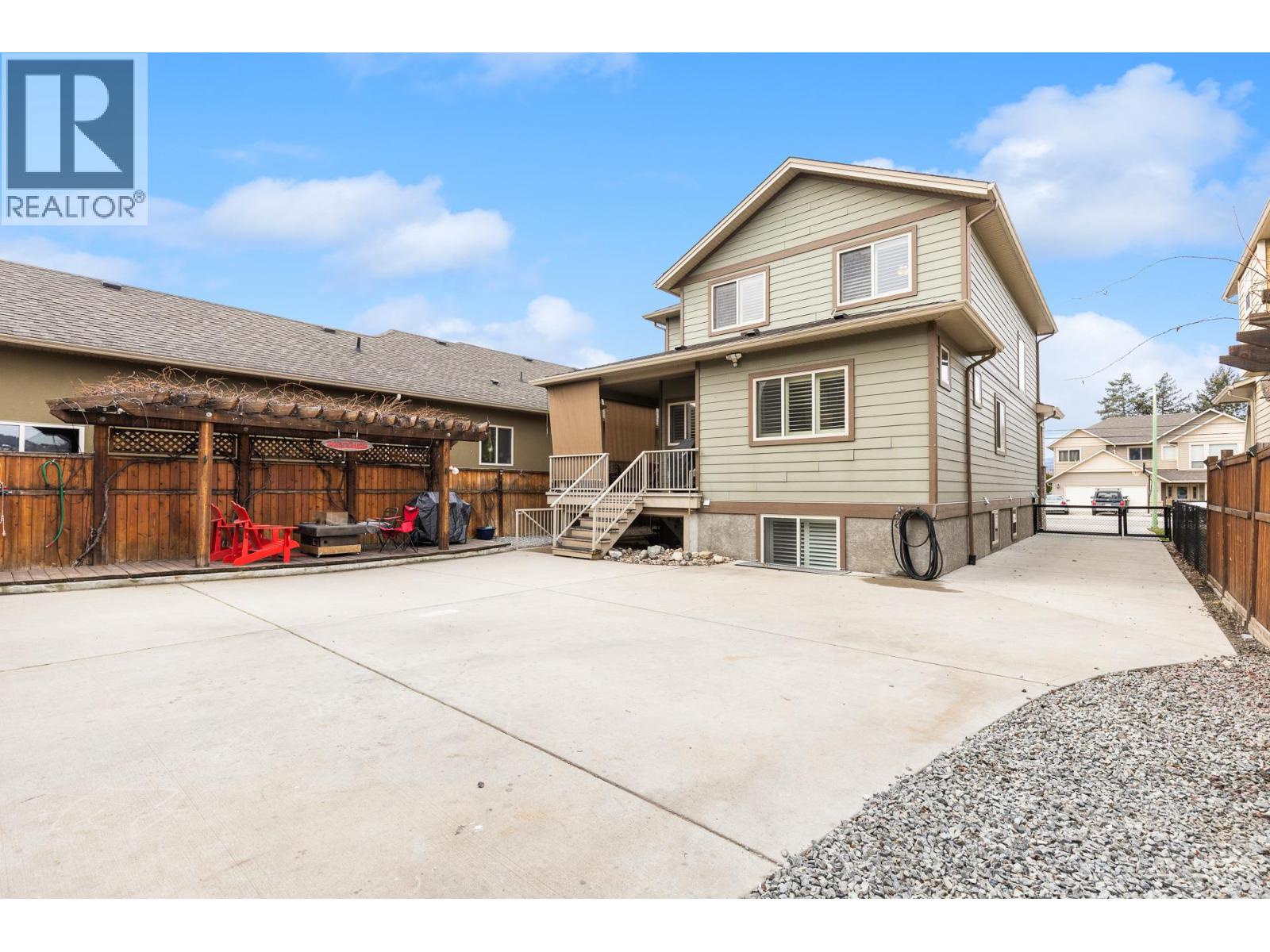 2253 Wilkinson Street Kelowna Photo 4