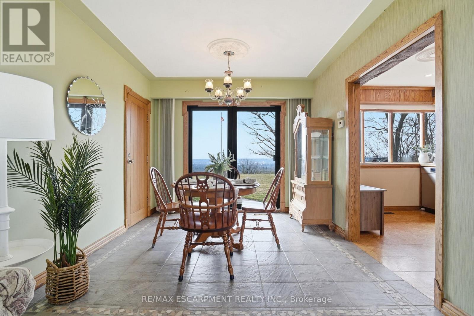 1 Thorncrest Boulevard, Hamilton (Pleasant View), Ontario  L9H 7L1 - Photo 11 - X12901258