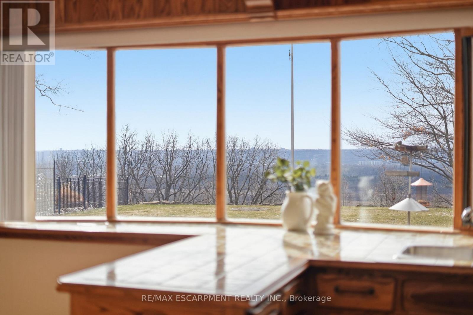 1 Thorncrest Boulevard, Hamilton (Pleasant View), Ontario  L9H 7L1 - Photo 14 - X12901258