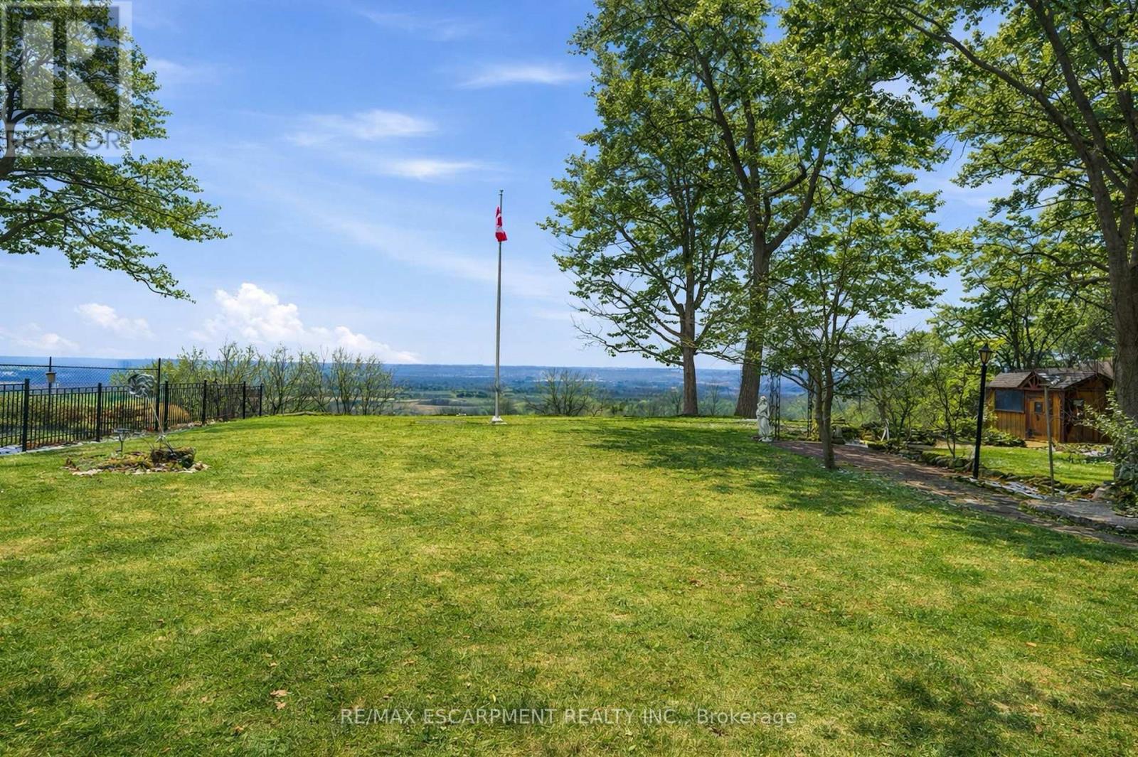 1 Thorncrest Boulevard, Hamilton (Pleasant View), Ontario  L9H 7L1 - Photo 2 - X12901258