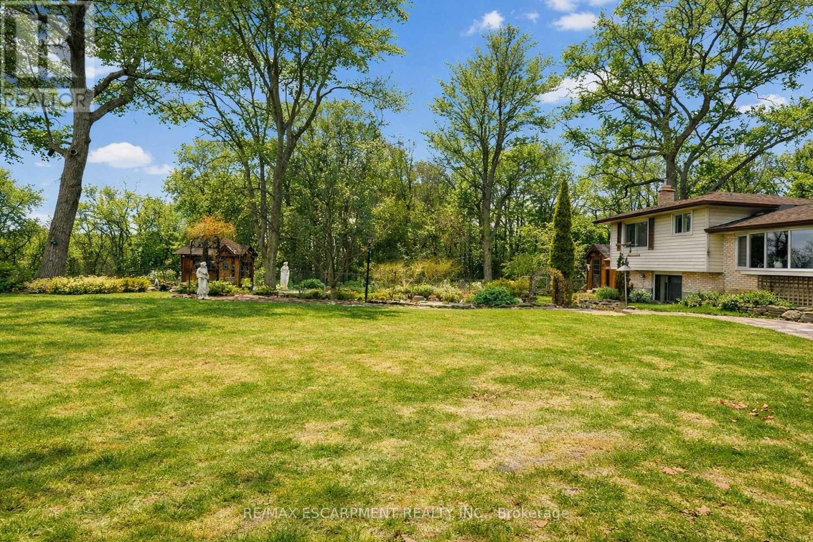 1 Thorncrest Boulevard, Hamilton (Pleasant View), Ontario  L9H 7L1 - Photo 5 - X12901258