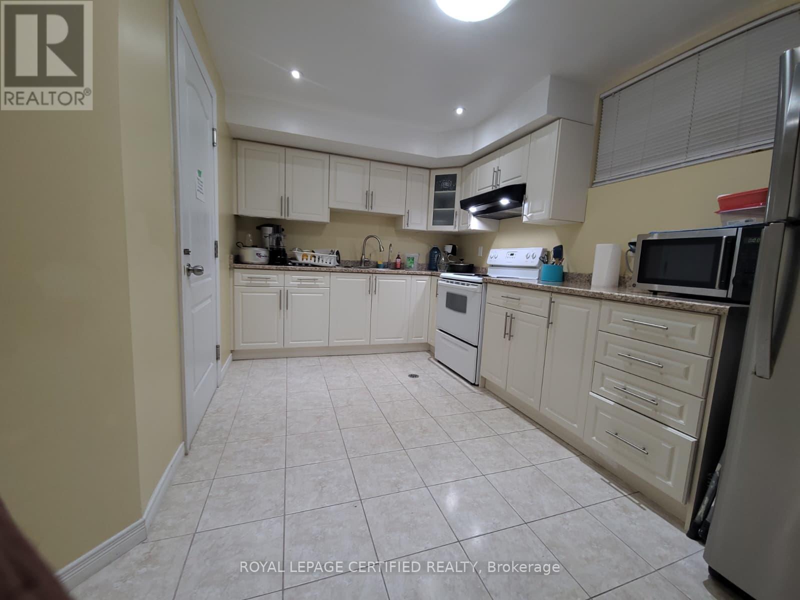 Bsmnt - 12 Peer Drive, Guelph (Kortright Hills), Ontario  N1C 1G9 - Photo 9 - X12901284