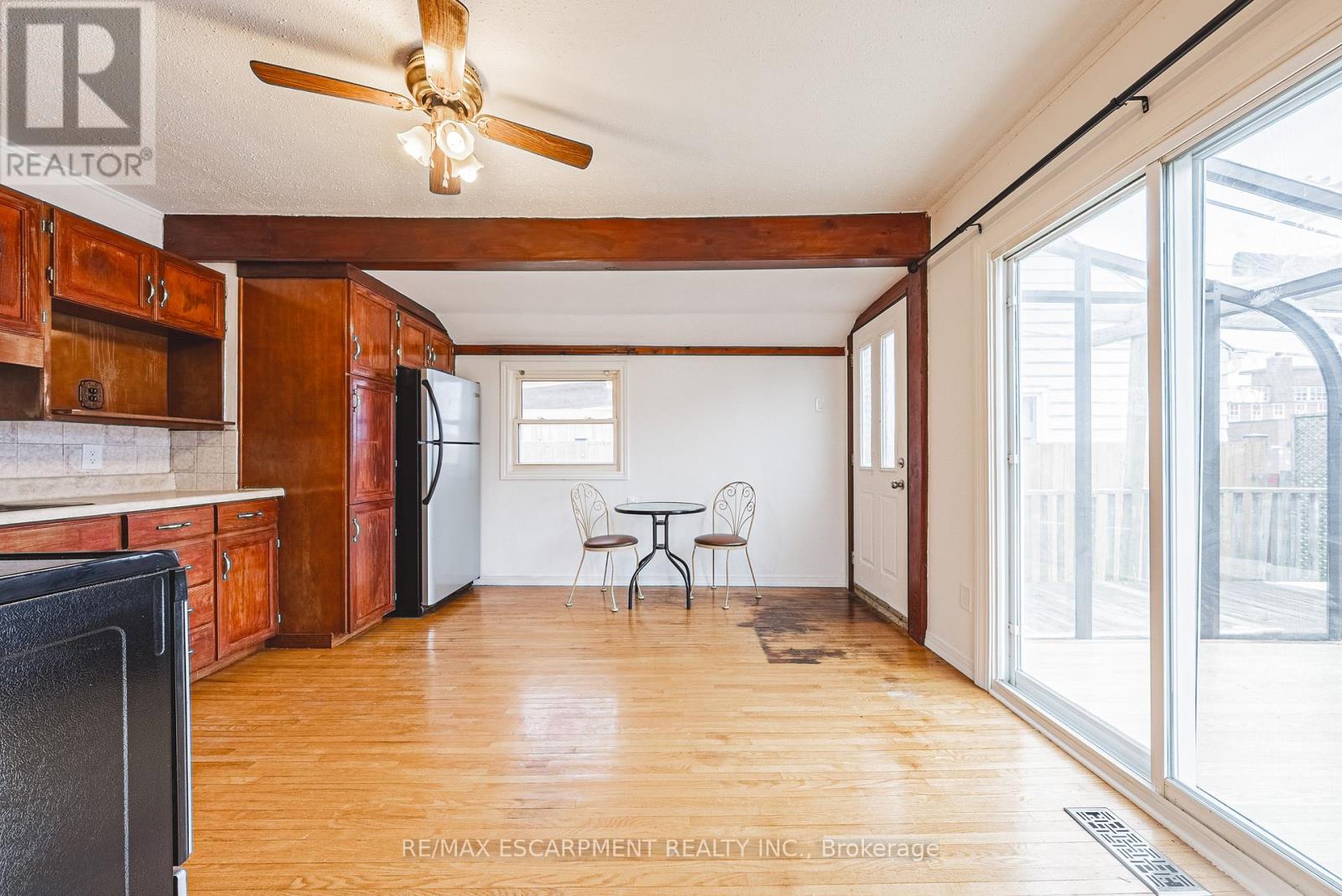 1124 Dunsmure Road, Hamilton (Normanhurst), Ontario  L8H 1K5 - Photo 10 - X12901298