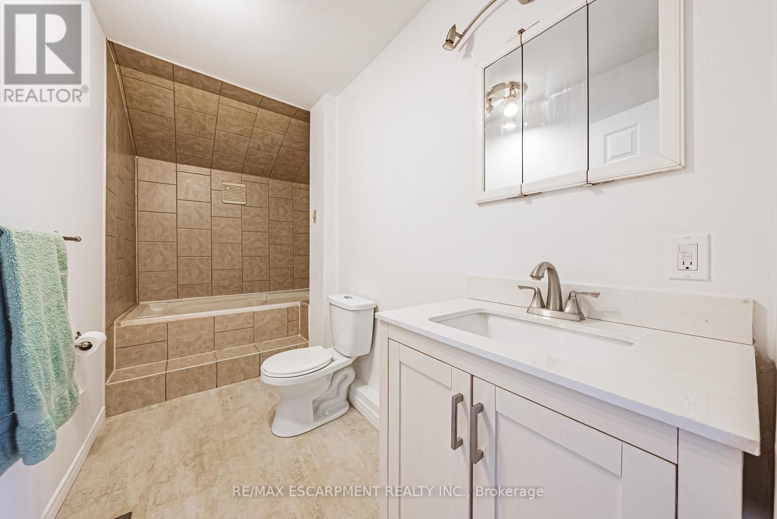 1124 Dunsmure Road, Hamilton (Normanhurst), Ontario  L8H 1K5 - Photo 19 - X12901298