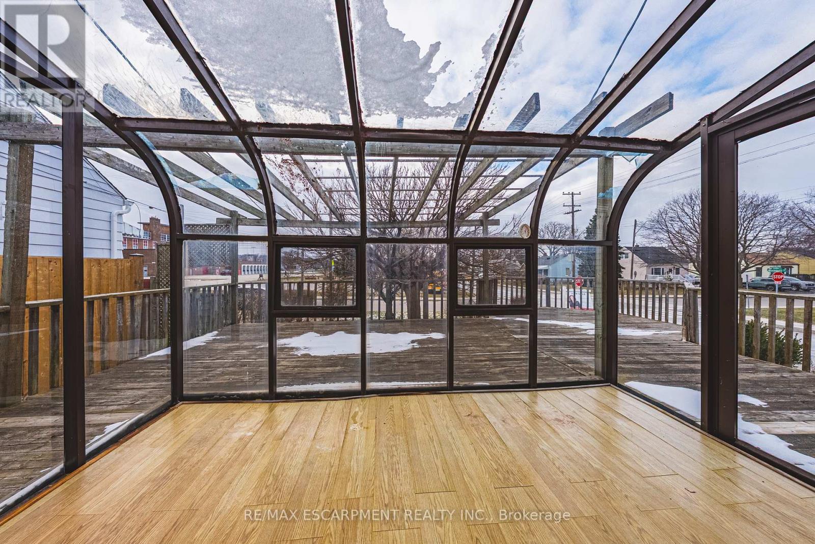 1124 Dunsmure Road, Hamilton (Normanhurst), Ontario  L8H 1K5 - Photo 21 - X12901298