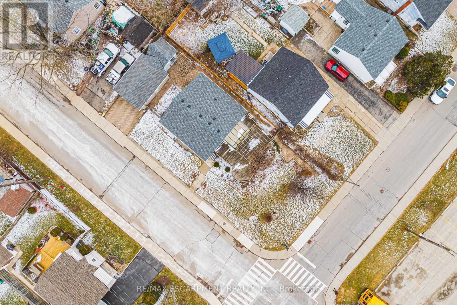 1124 Dunsmure Road, Hamilton (Normanhurst), Ontario  L8H 1K5 - Photo 37 - X12901298