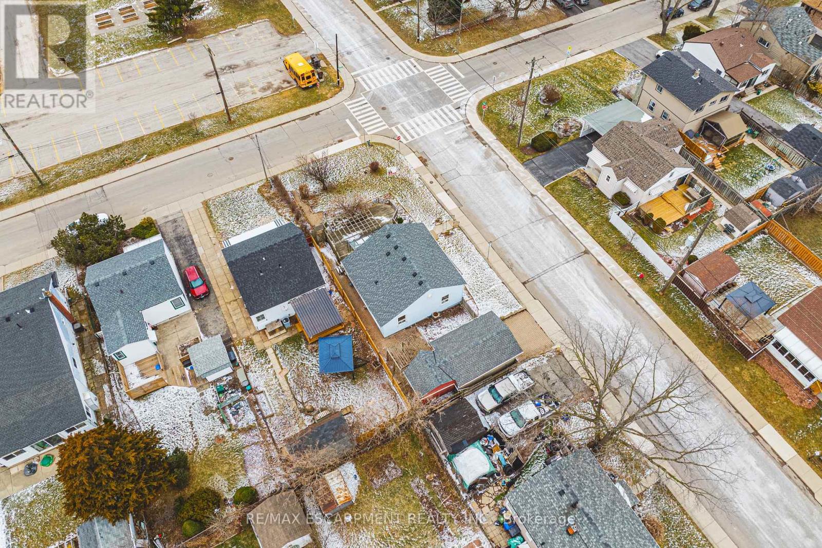 1124 Dunsmure Road, Hamilton (Normanhurst), Ontario  L8H 1K5 - Photo 41 - X12901298