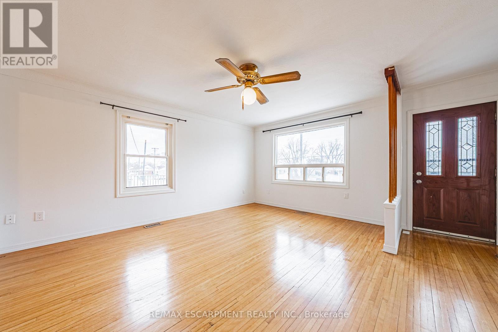 1124 Dunsmure Road, Hamilton (Normanhurst), Ontario  L8H 1K5 - Photo 7 - X12901298