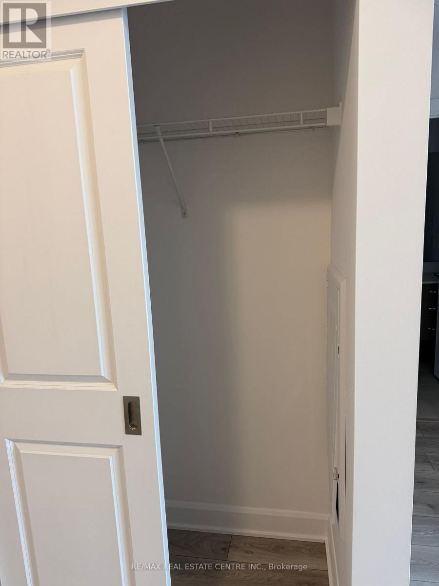 1207 - 3240 William Coltson Avenue, Oakville (Oa Rural Oakville), Ontario  L6H 8C8 - Photo 5 - W12697828