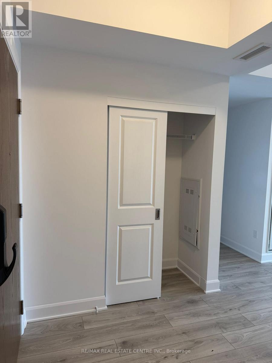 1207 - 3240 William Coltson Avenue, Oakville (Oa Rural Oakville), Ontario  L6H 8C8 - Photo 4 - W12697828